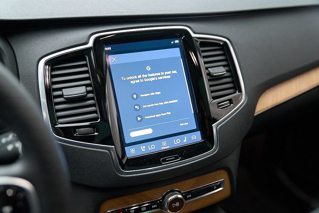 Certified 2025 Volvo XC90 B6 Plus AWD/4WD image 15