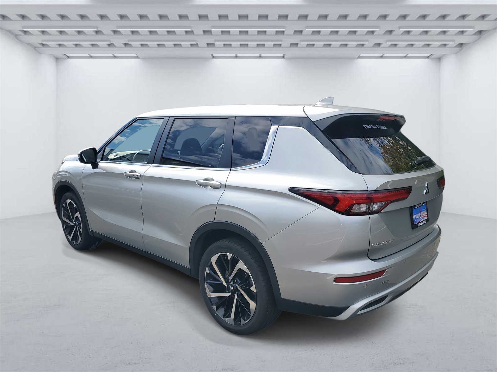 Used 2024 Mitsubishi Outlander SE image 3