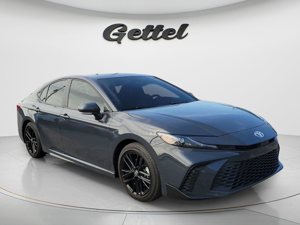 Used 2025 Toyota Camry SE image 3