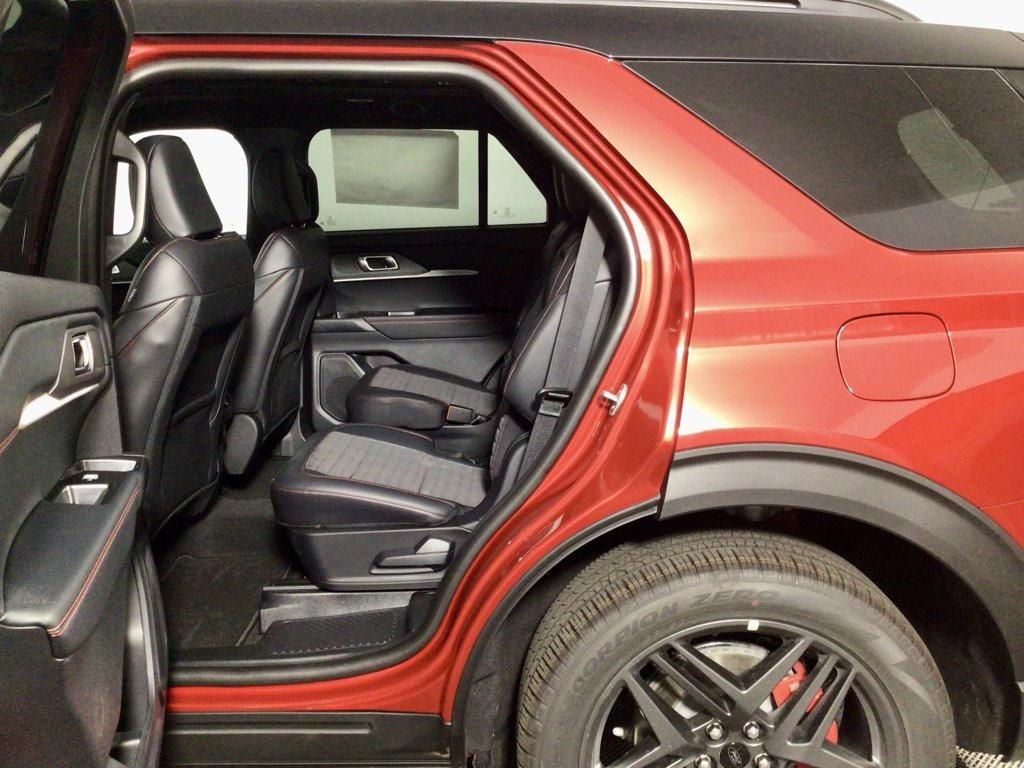 New 2025 Ford Explorer ST-Line w/ Premium Package image 30