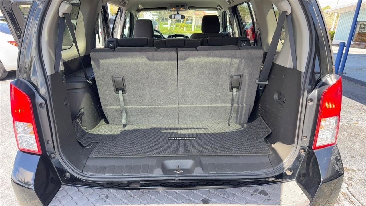 Used 2010 Nissan Pathfinder SE image 15