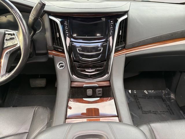 Used 2019 Cadillac Escalade Luxury w/ Escalade Sport Edition AWD/4WD image 11