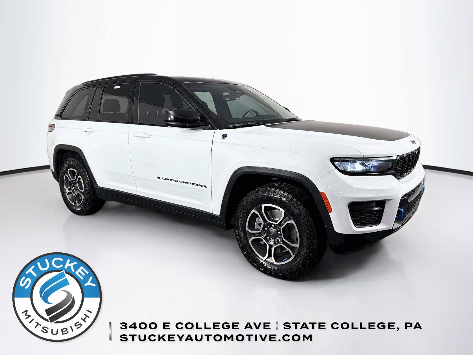 Used 2023 Jeep Grand Cherokee Trailhawk 4xe AWD/4WD image 1