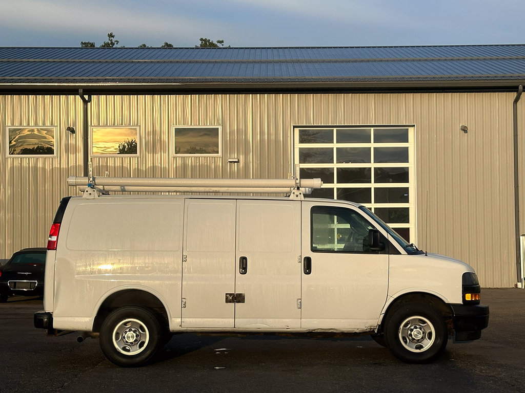 Used 2018 Chevrolet Express 3500 w/ Driver Convenience Package RWD image 13