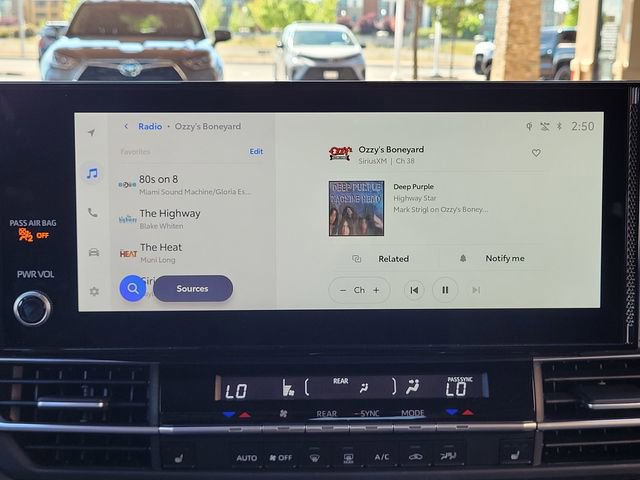 Used 2025 Toyota Sienna XLE image 24