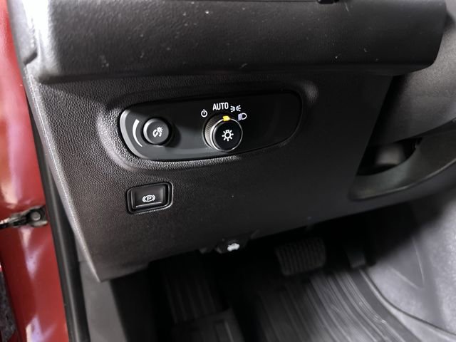 Used 2023 GMC Terrain SLE w/ Driver Convenience Package image 18