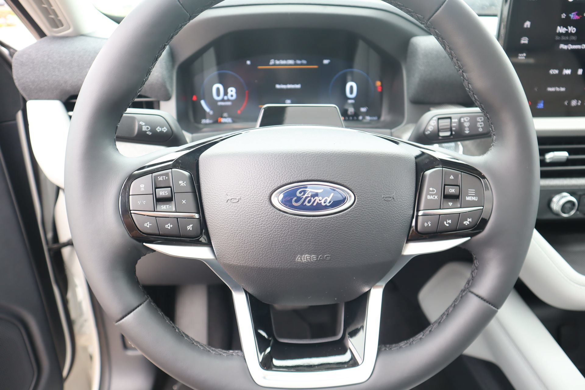New 2026 Ford Explorer Platinum w/ LUX Leather Package AWD/4WD image 3