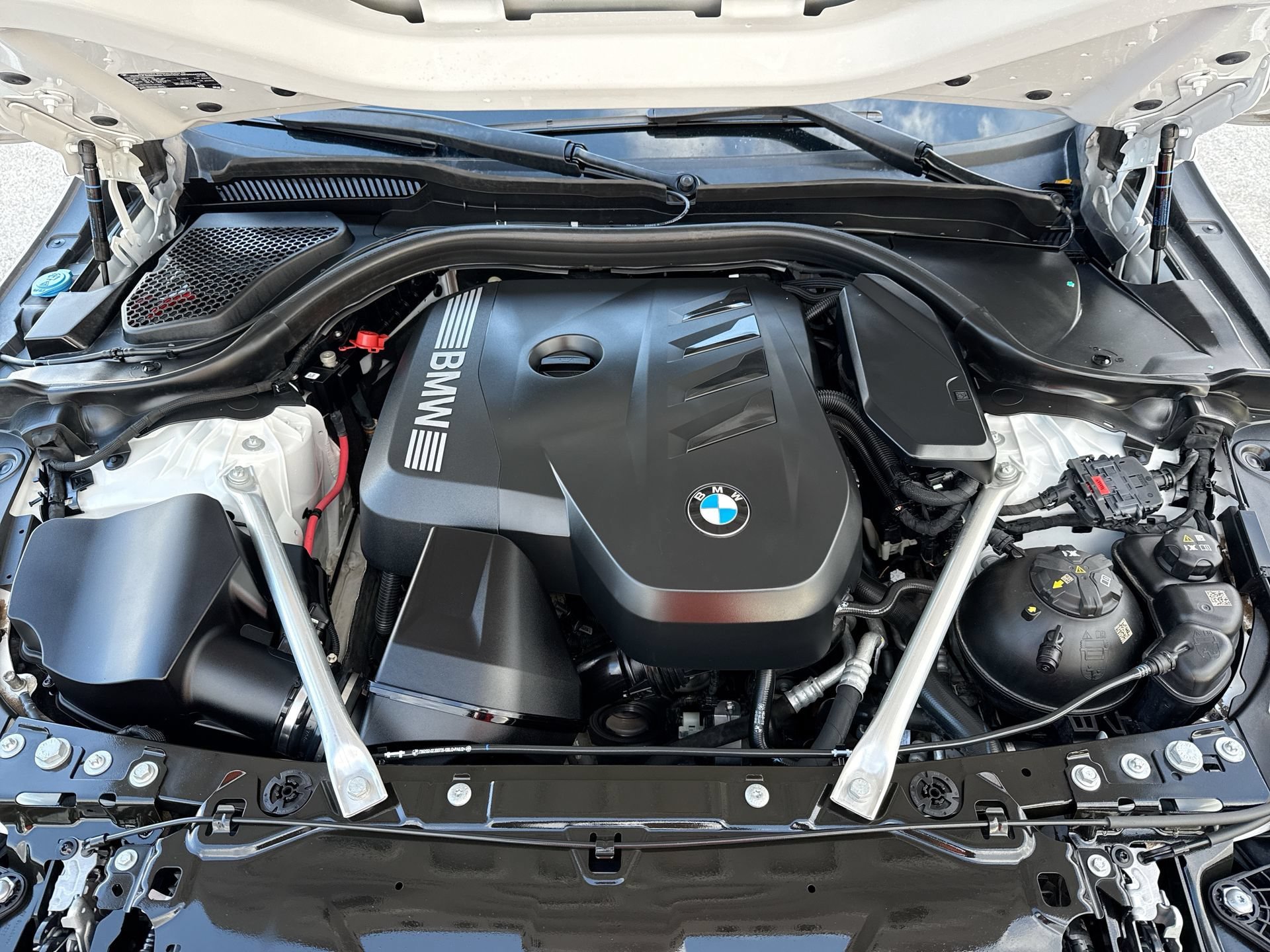 Used 2024 BMW 530i w/ Convenience Package RWD image 18