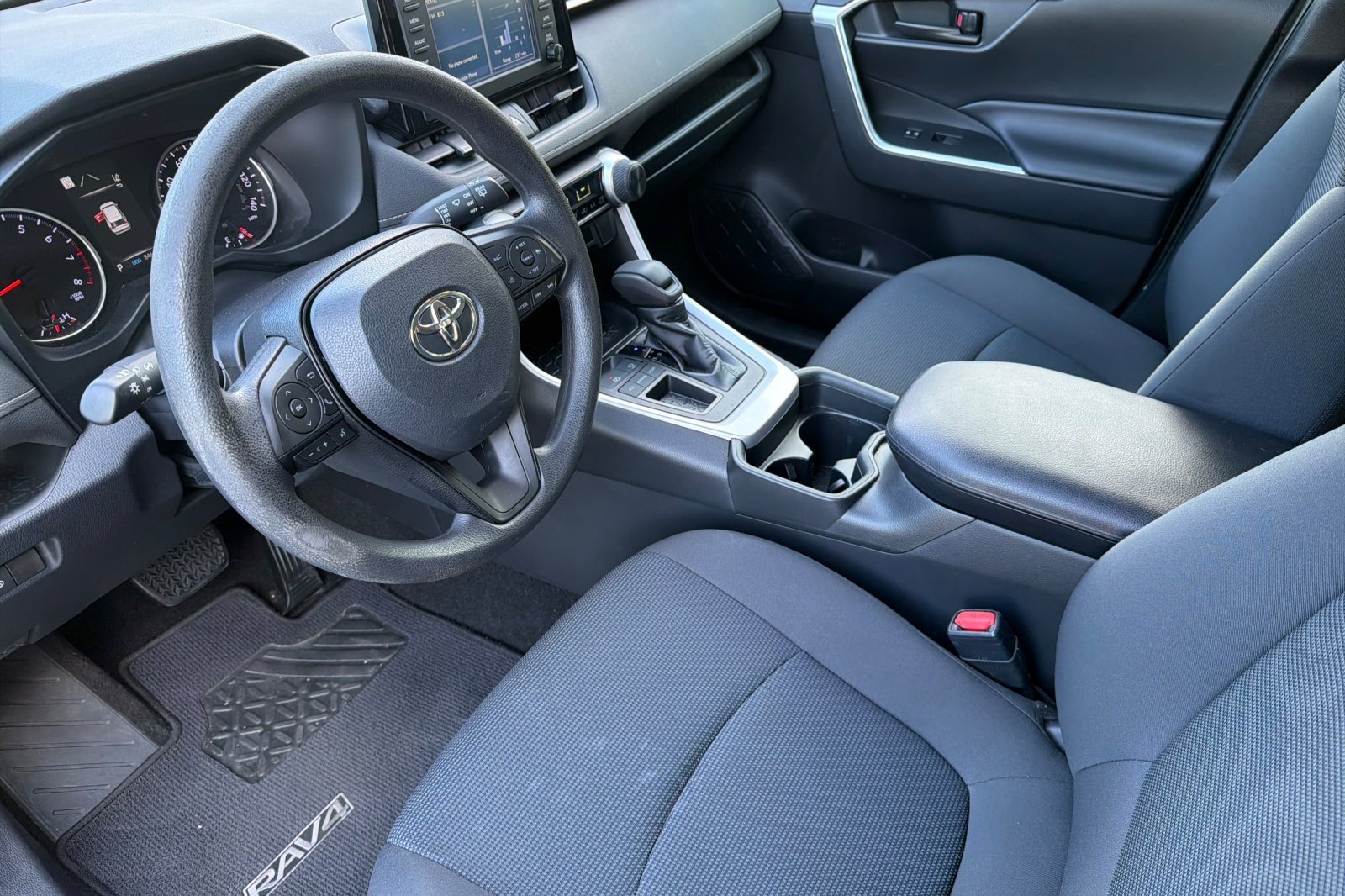 Used 2019 Toyota RAV4 LE w/ Carpet Mat Package FWD image 11
