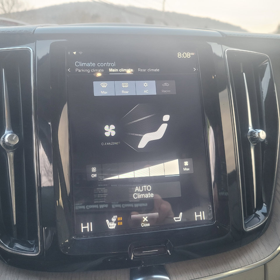 Used 2018 Volvo XC60 T5 Inscription image 22