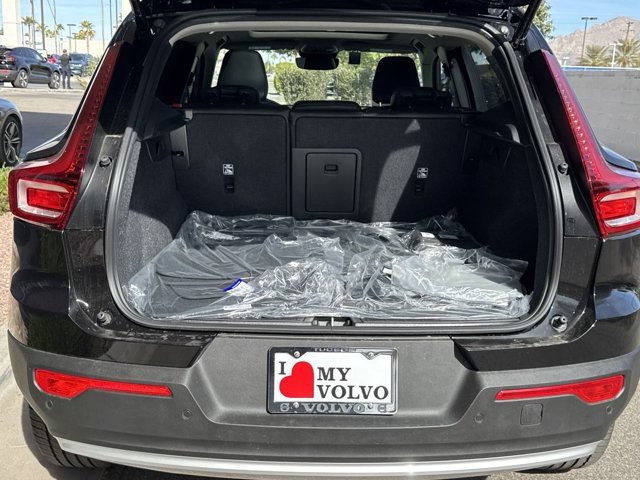 Certified 2025 Volvo XC40 B5 Core w/ Protection Package Premier AWD/4WD image 7