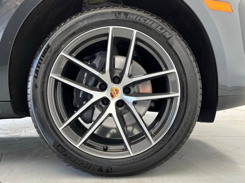Used 2025 Porsche Macan image 27