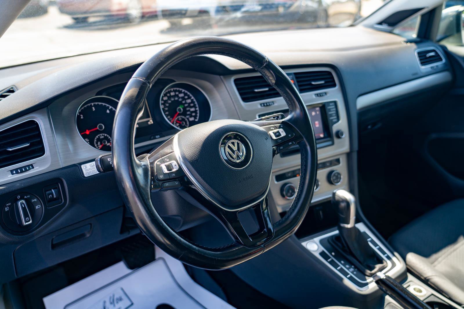 Used 2015 Volkswagen Golf TDI SE FWD image 12