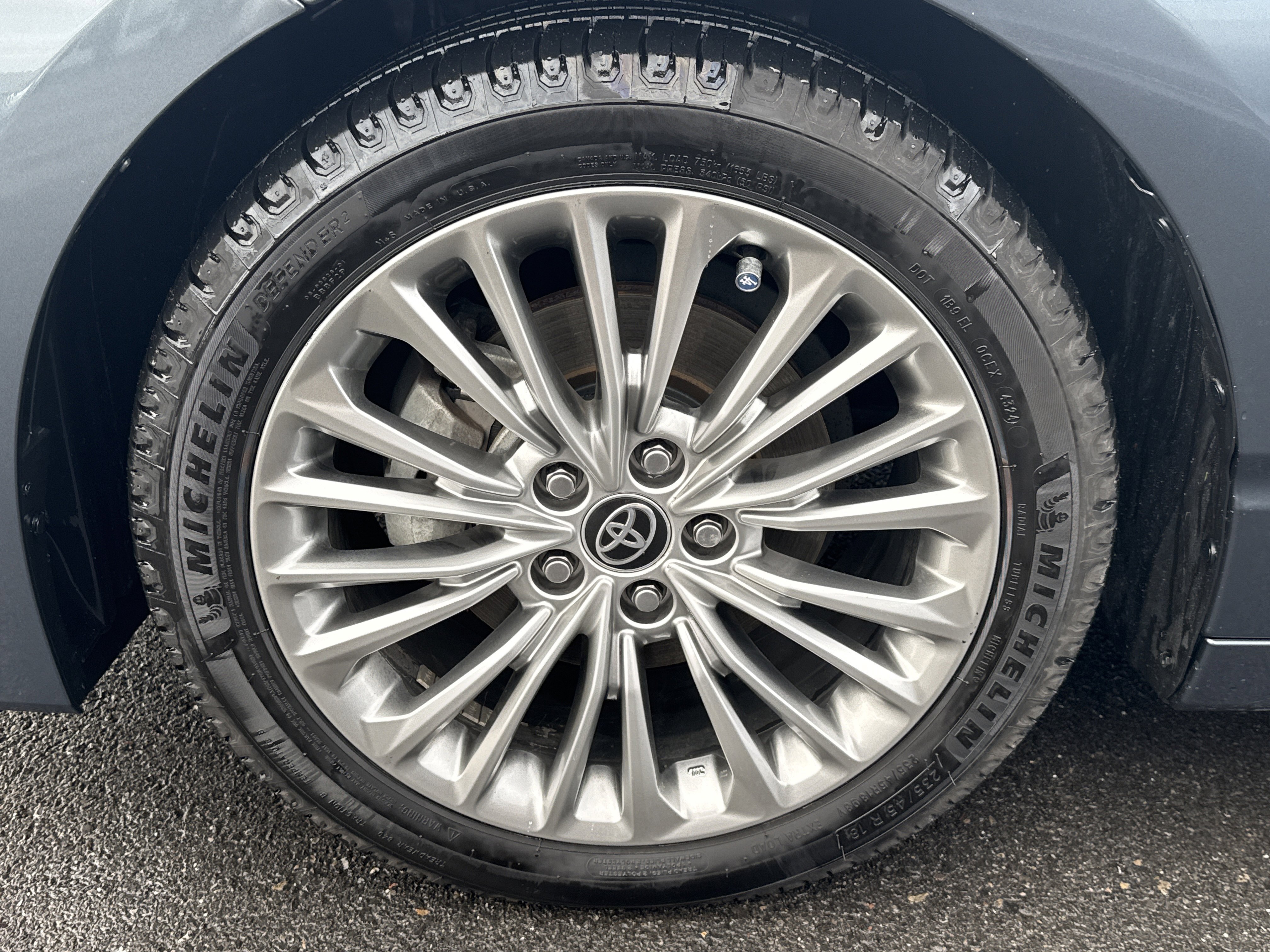 Used 2022 Toyota Avalon Limited image 18