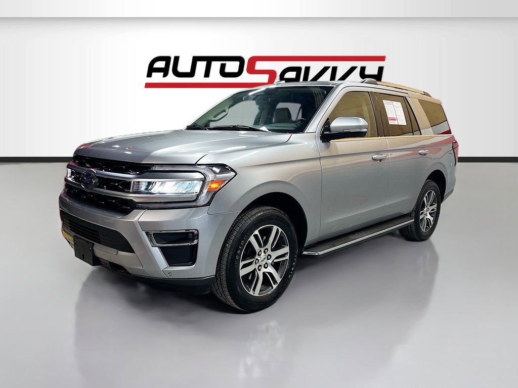 Used 2023 Ford Expedition Limited image 3