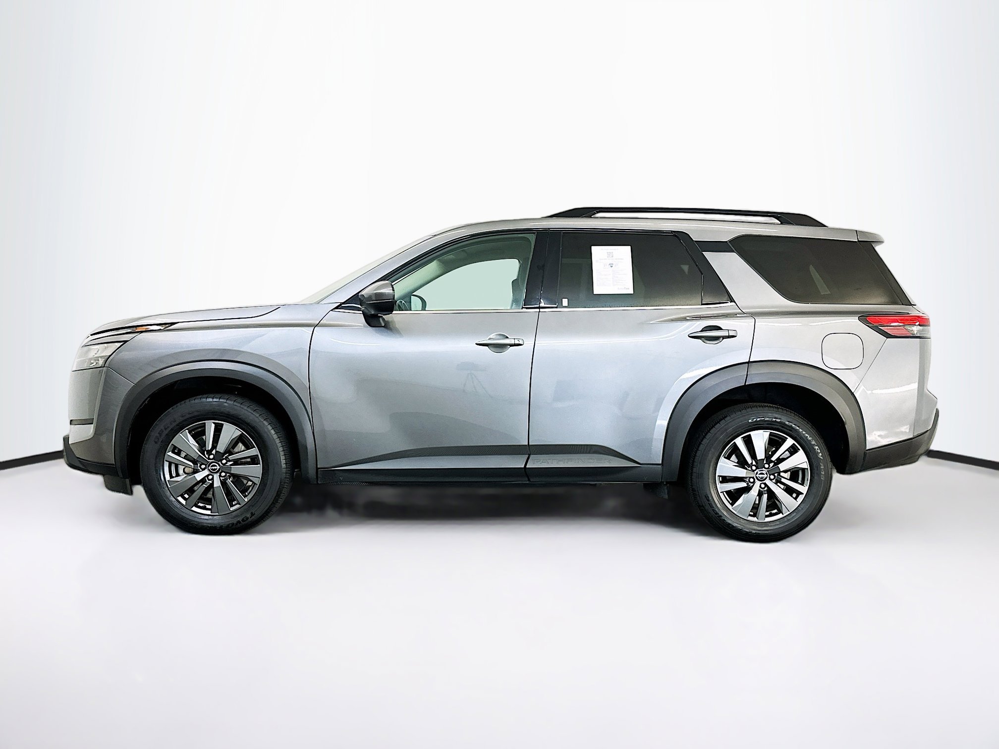 Used 2024 Nissan Pathfinder SV image 4