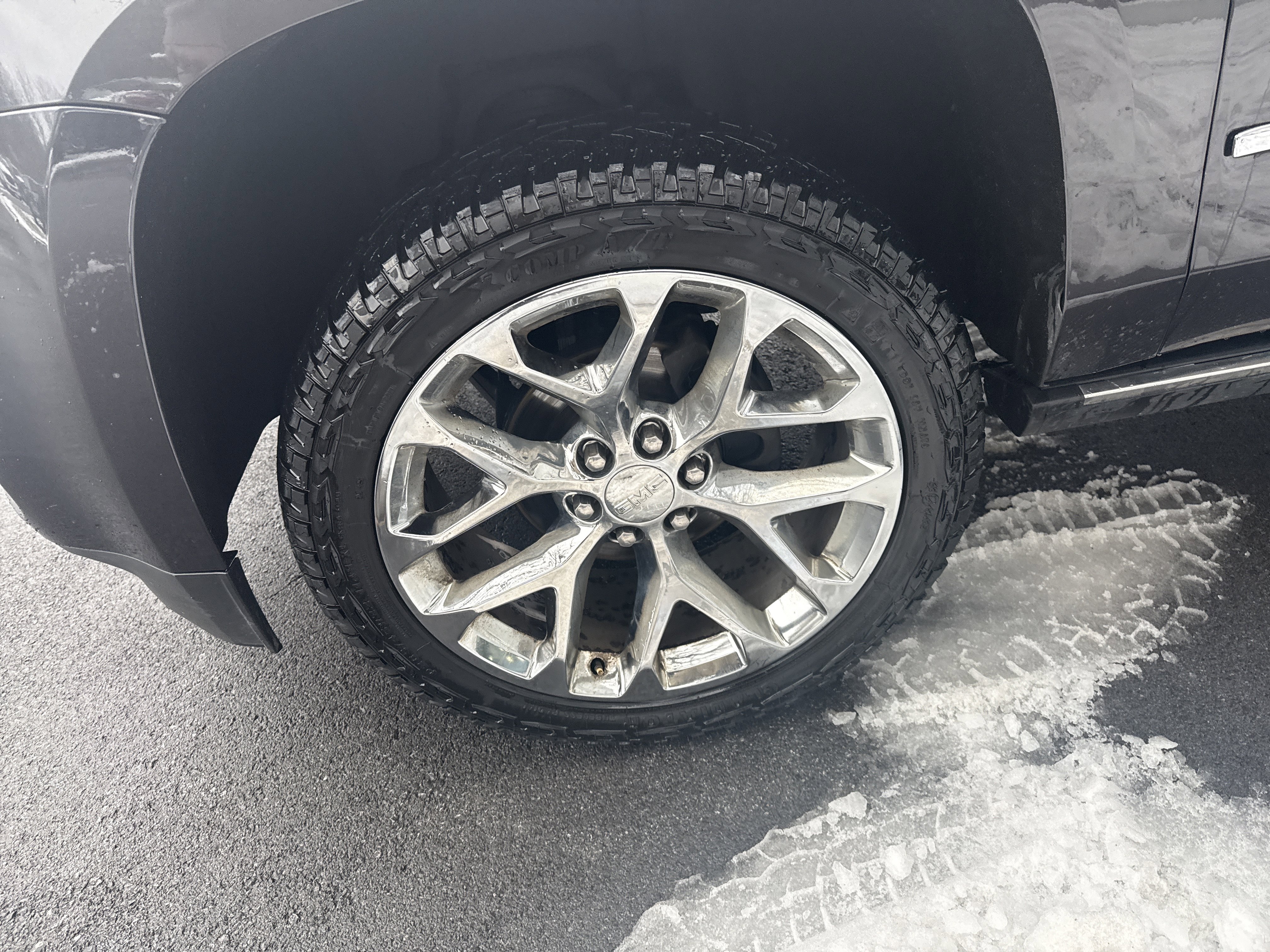 Used 2015 GMC Yukon Denali w/ Premium Package image 11