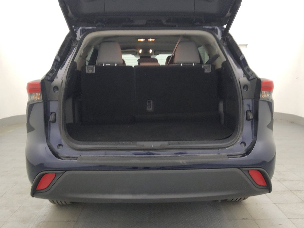 Used 2022 Toyota Highlander LE FWD image 29