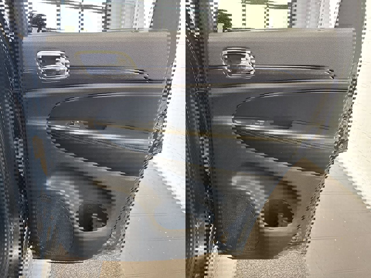 Used 2018 Jeep Grand Cherokee Laredo image 46