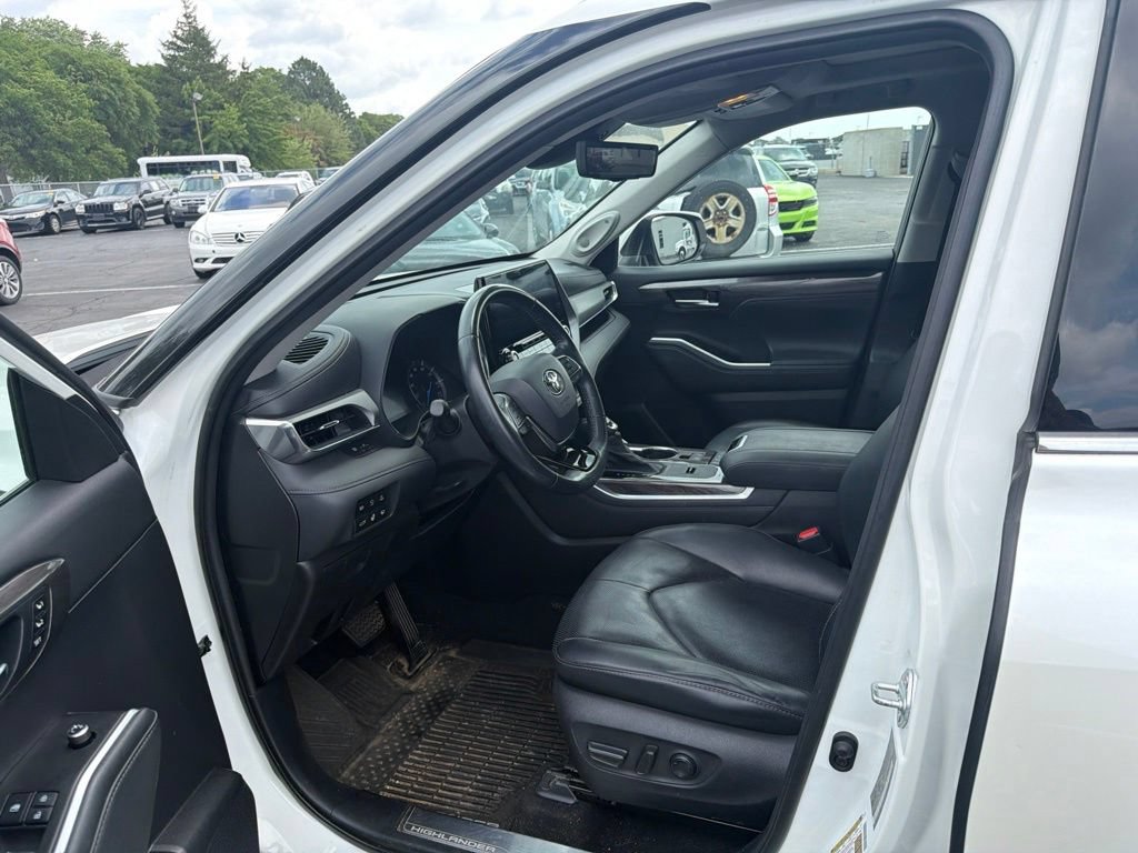 Used 2021 Toyota Highlander Platinum AWD/4WD image 10