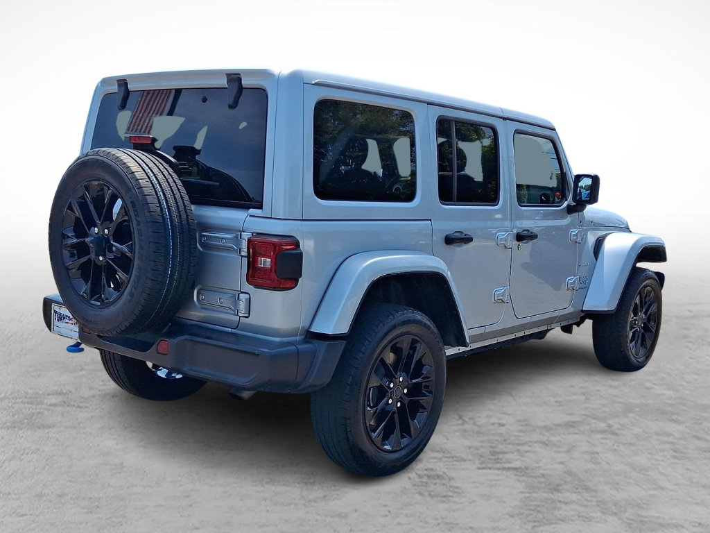Used 2024 Jeep Wrangler Unlimited Sahara AWD/4WD image 5