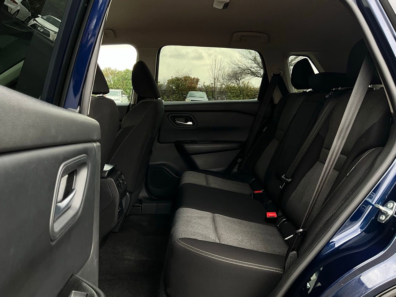Used 2025 Nissan Rogue SV image 12