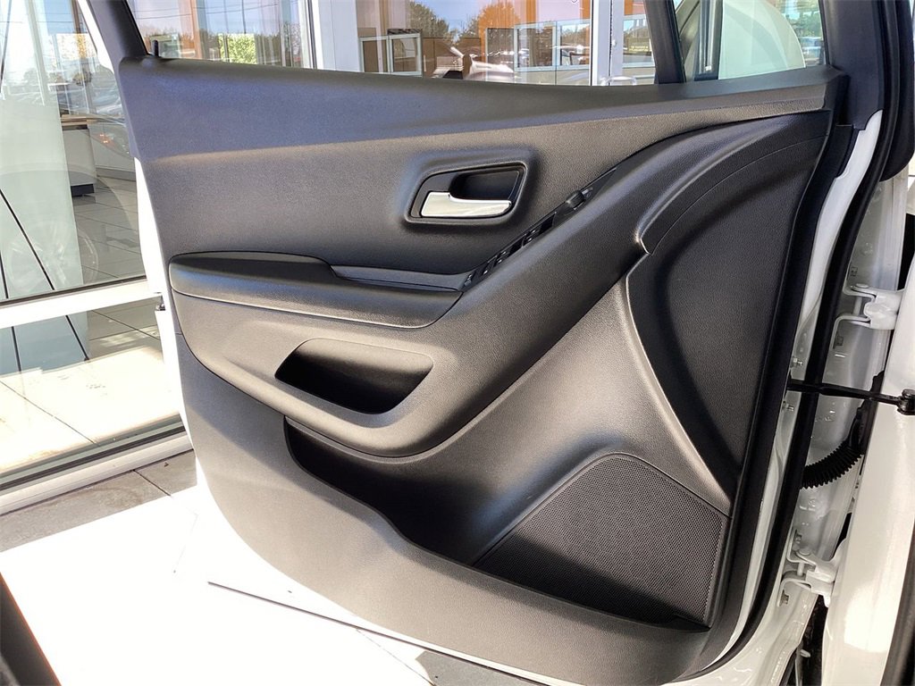 Certified 2022 Chevrolet Trax LS w/ Tint and Cruise Package image 21
