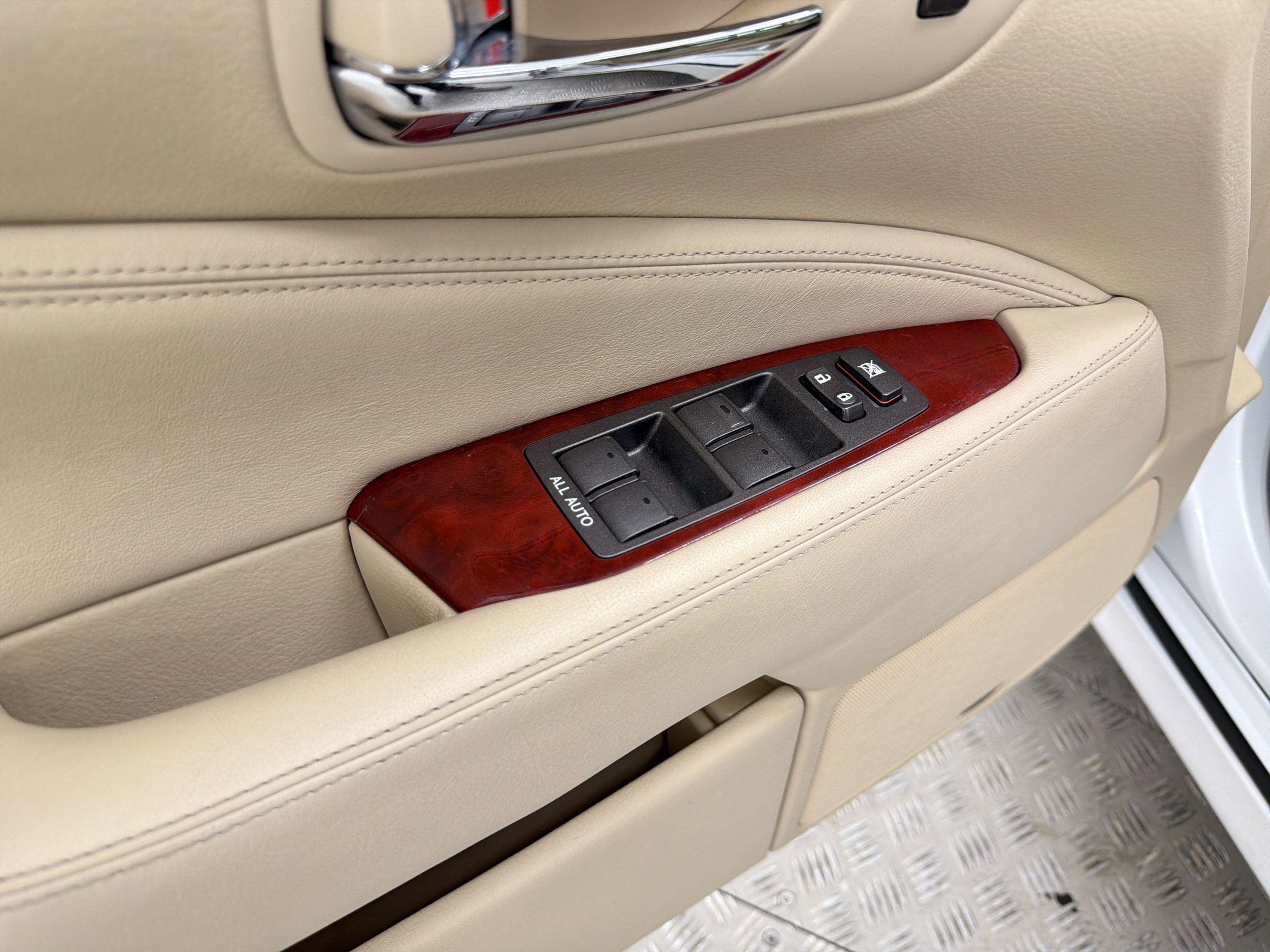 Used 2012 Lexus LS 460 L w/ Rear Seat Upgrade Pkg RWD image 12