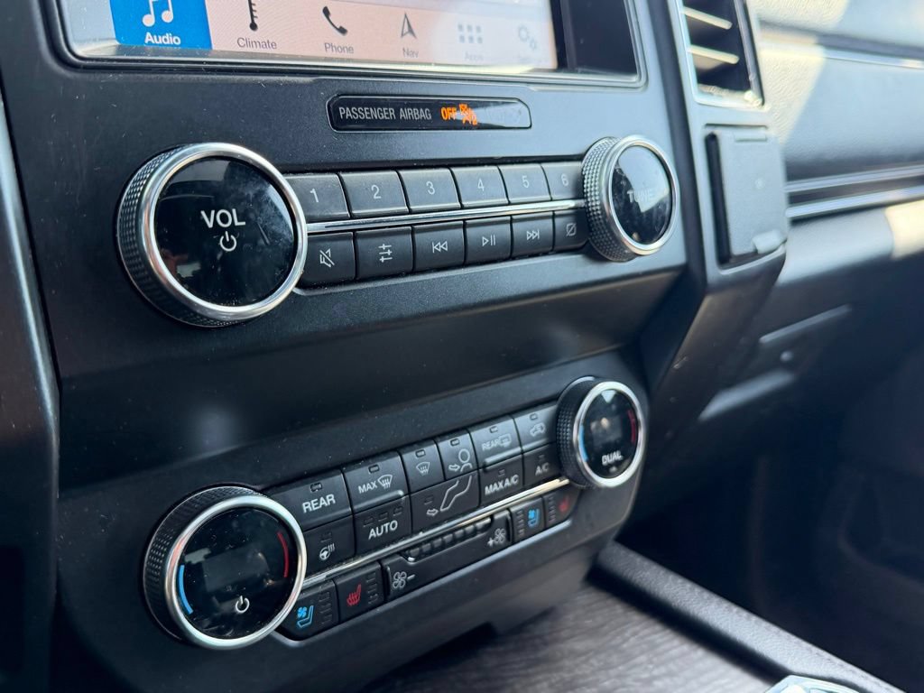 Used 2019 Ford Expedition Limited w/ Equipment Group 301A AWD/4WD image 19