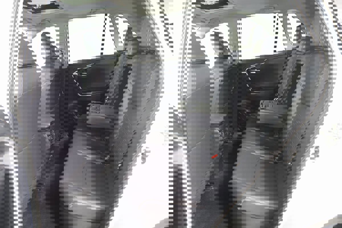 Used 2022 Toyota RAV4 Limited image 41