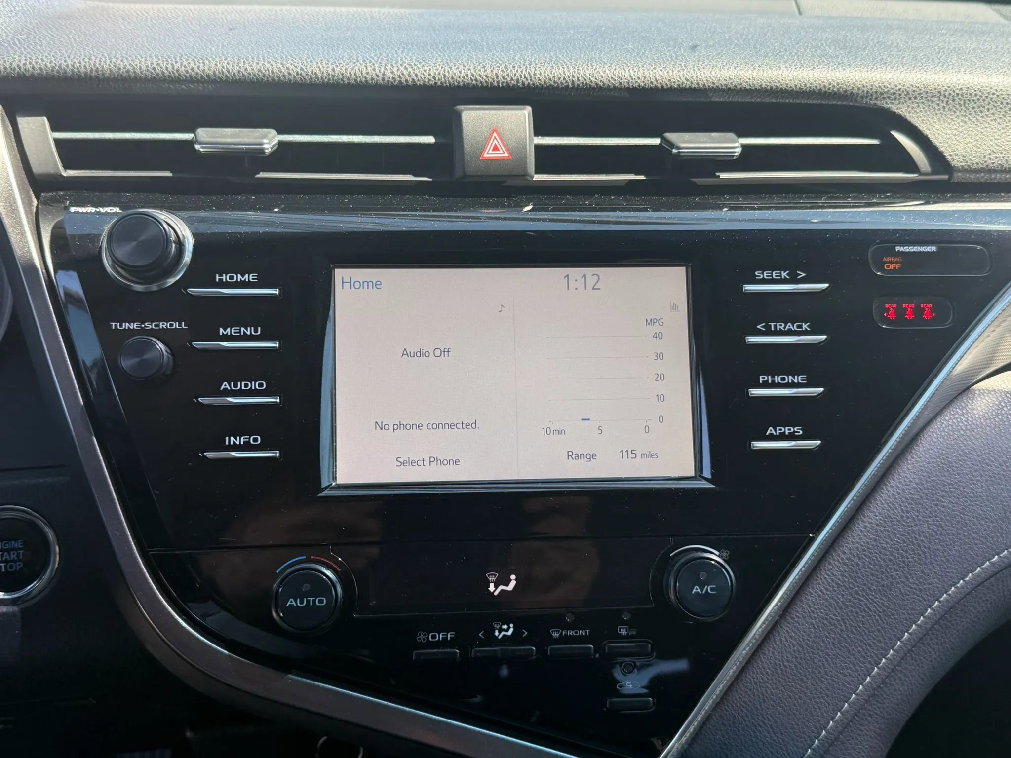 Used 2018 Toyota Camry SE w/ Convenience Package FWD image 17