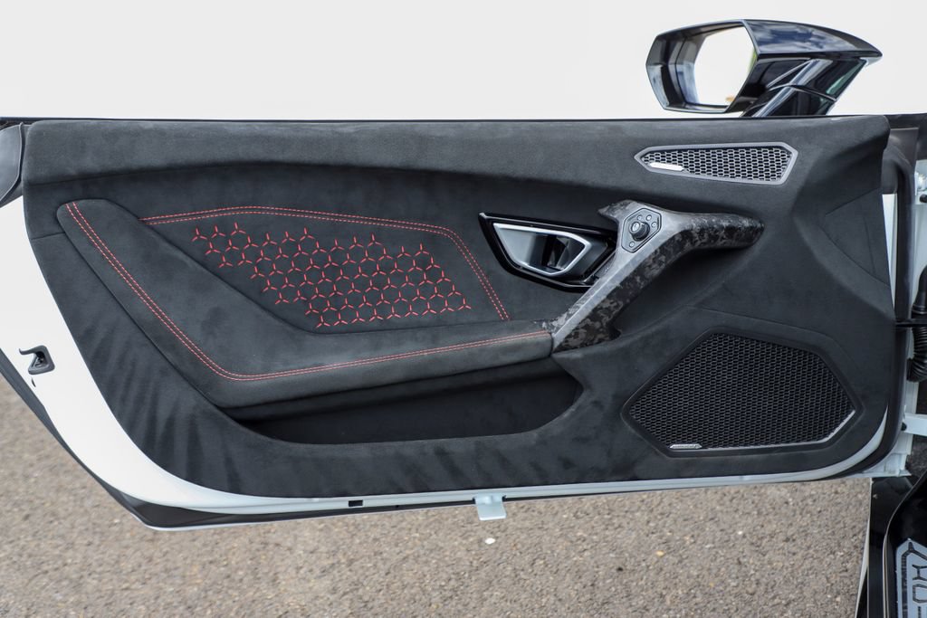 Used 2018 Lamborghini Huracan Performante AWD/4WD image 53