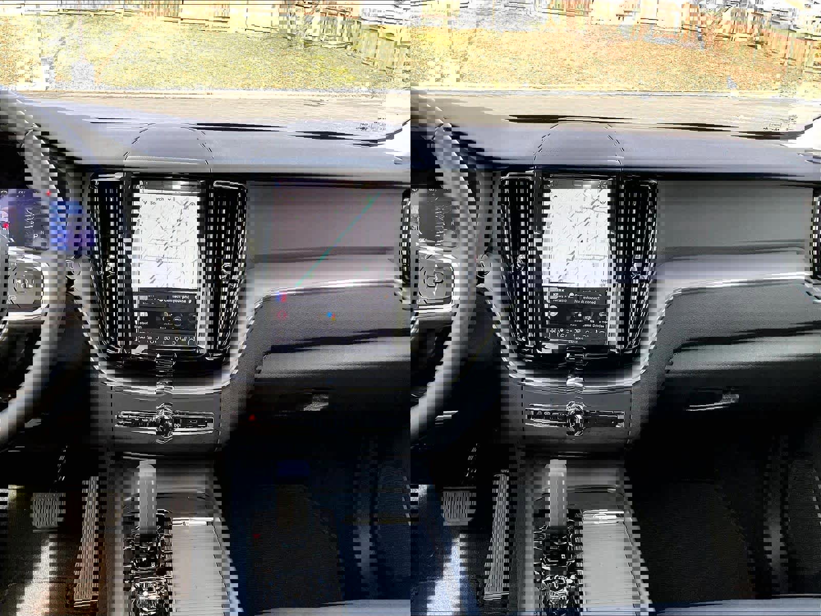 Used 2025 Volvo XC60 B5 Core image 9