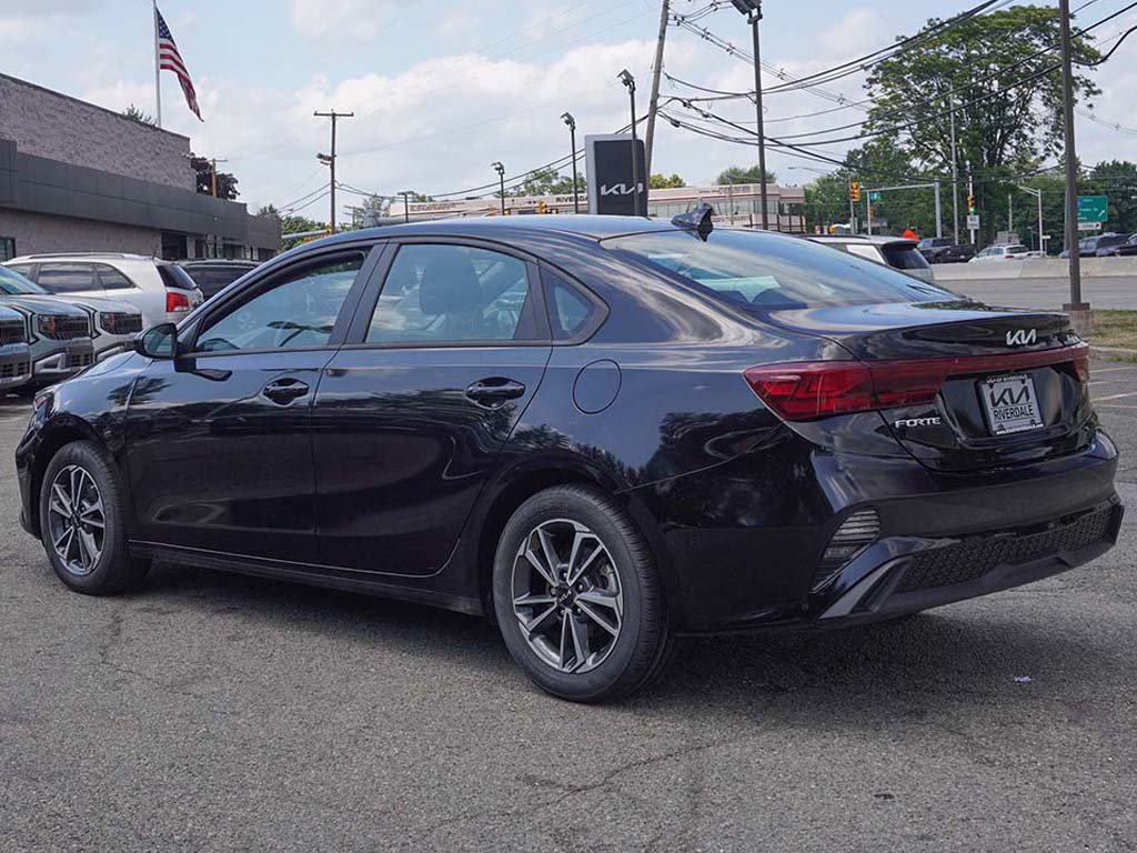 Used 2023 Kia Forte LXS FWD image 7