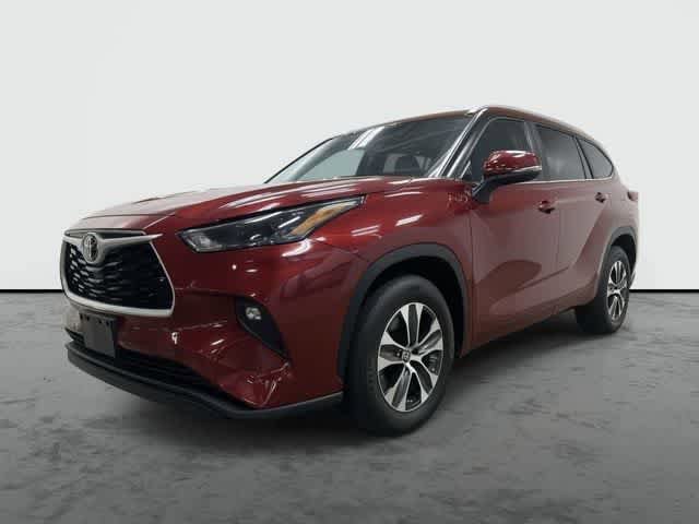 Used 2023 Toyota Highlander XLE FWD image 1
