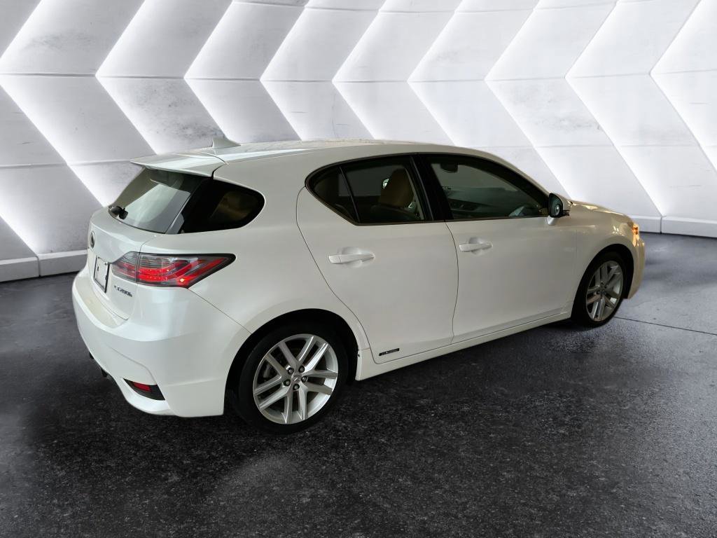 Used 2016 Lexus CT 200h image 4
