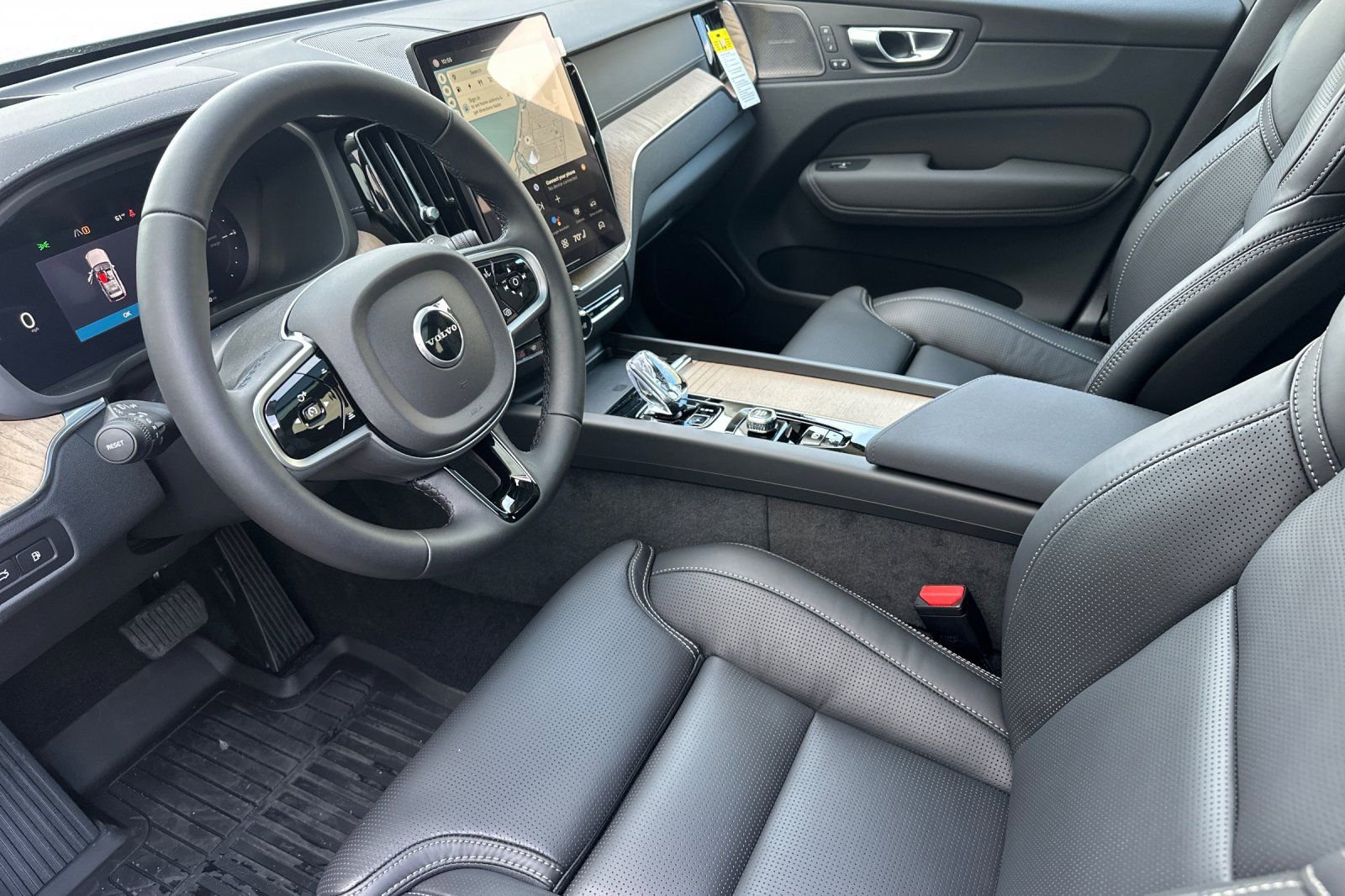 New 2026 Volvo XC60 T8 Ultra w/ Climate Package AWD/4WD image 10