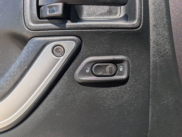 Used 2017 Jeep Wrangler Unlimited Sahara w/ Connectivity Group image 21