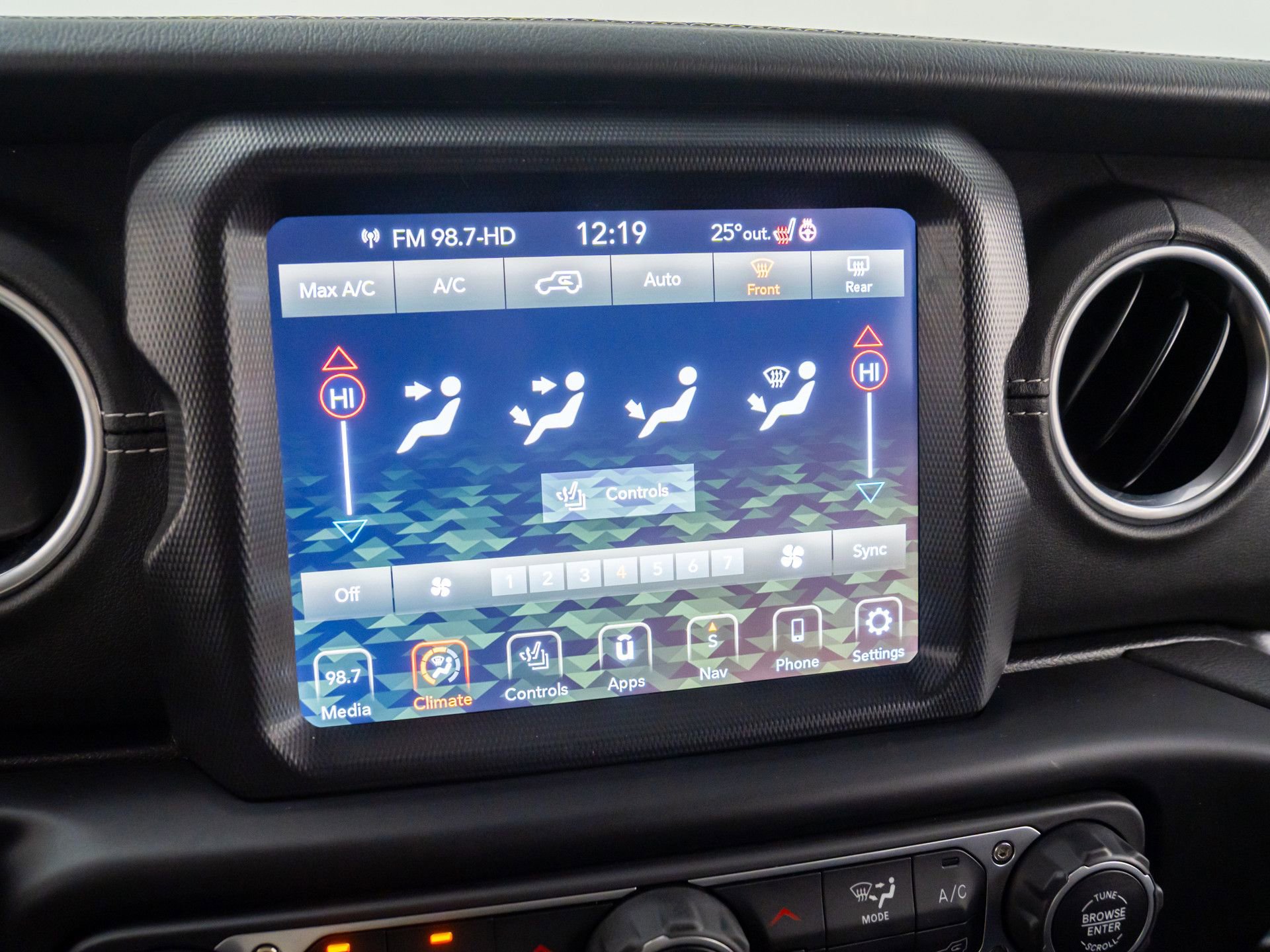 Used 2023 Jeep Wrangler Unlimited Sahara w/ Cold Weather Group image 24