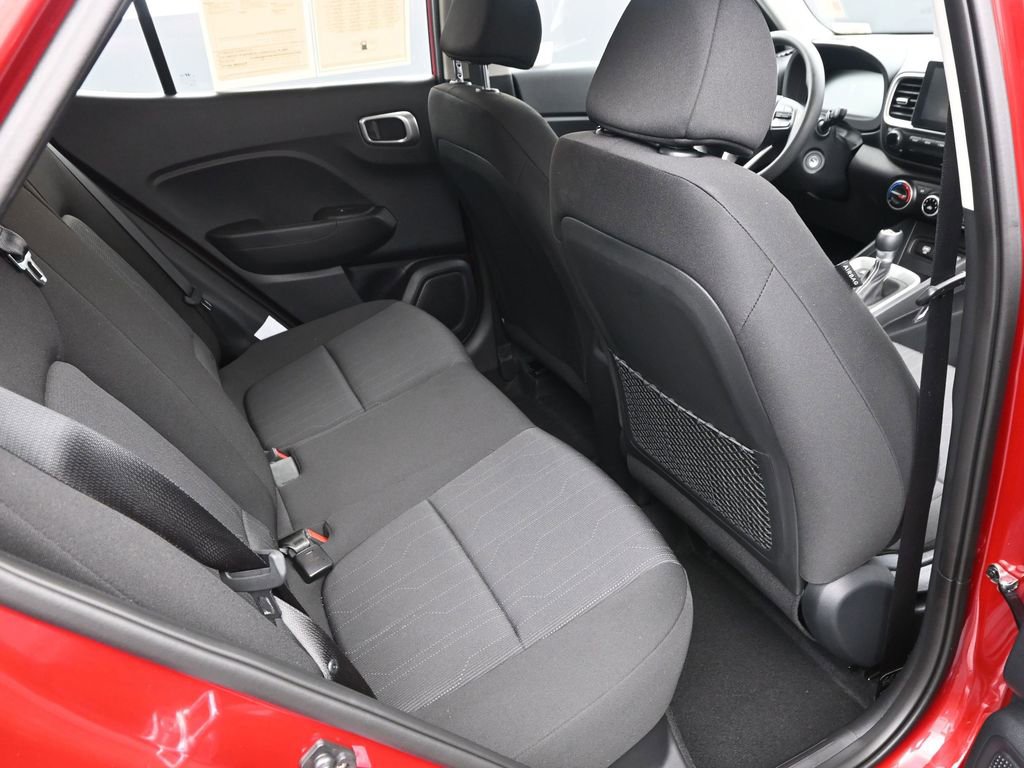 Certified 2025 Hyundai Venue SE image 11