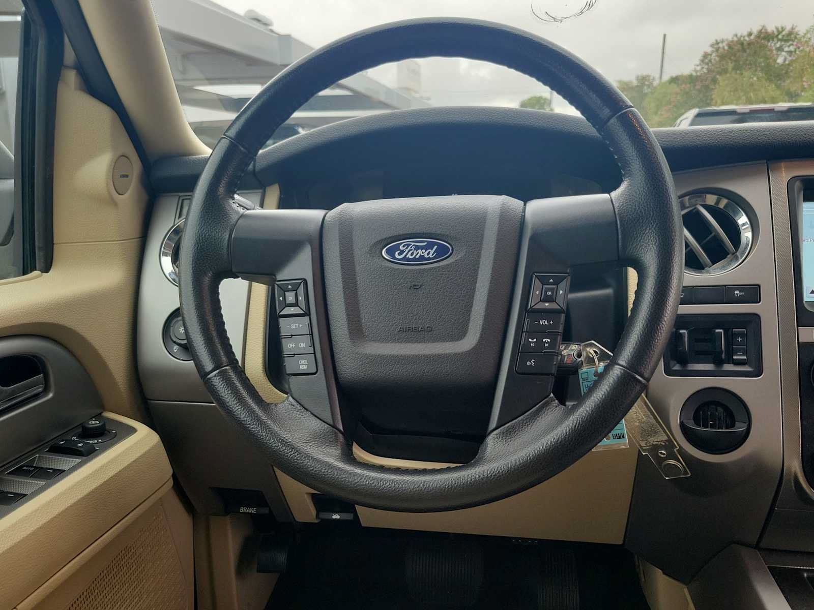 Used 2017 Ford Expedition EL XLT w/ Equipment Group 202A RWD image 19