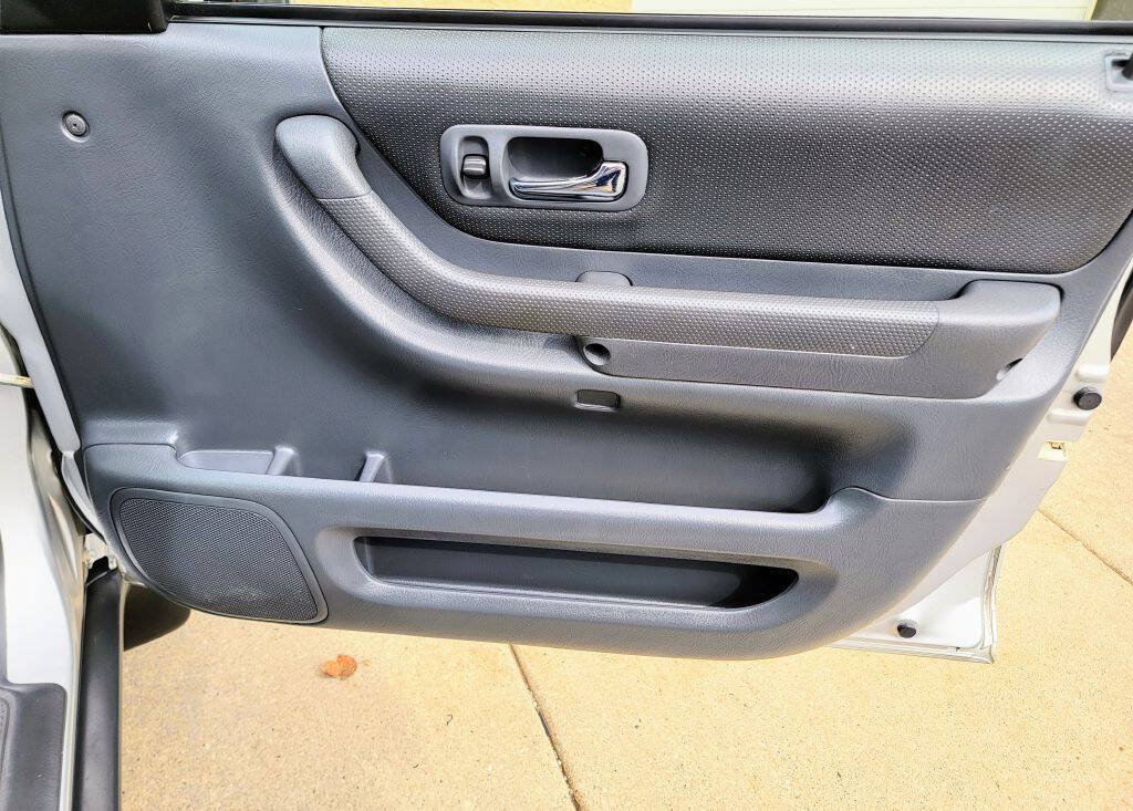 Used 1999 Honda CR-V EX image 19