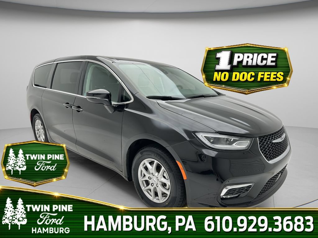 Used 2024 Chrysler Pacifica Touring-L FWD image 1