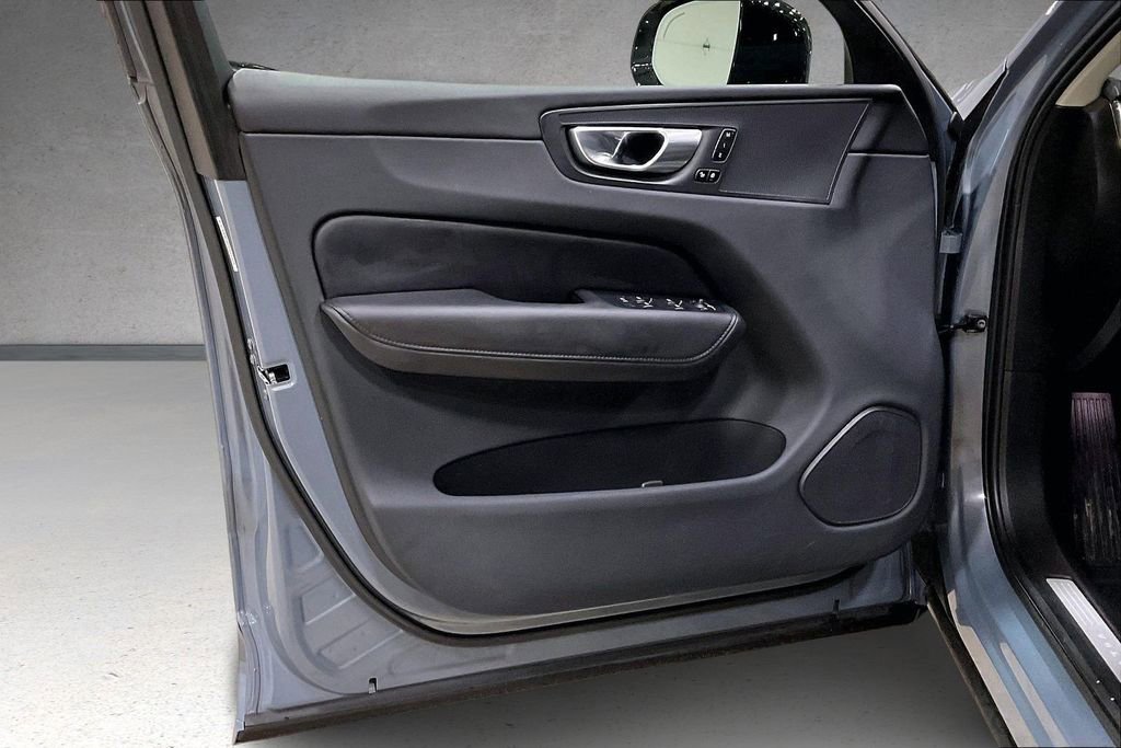 Certified 2023 Volvo XC60 B5 Plus w/ Climate Package image 19