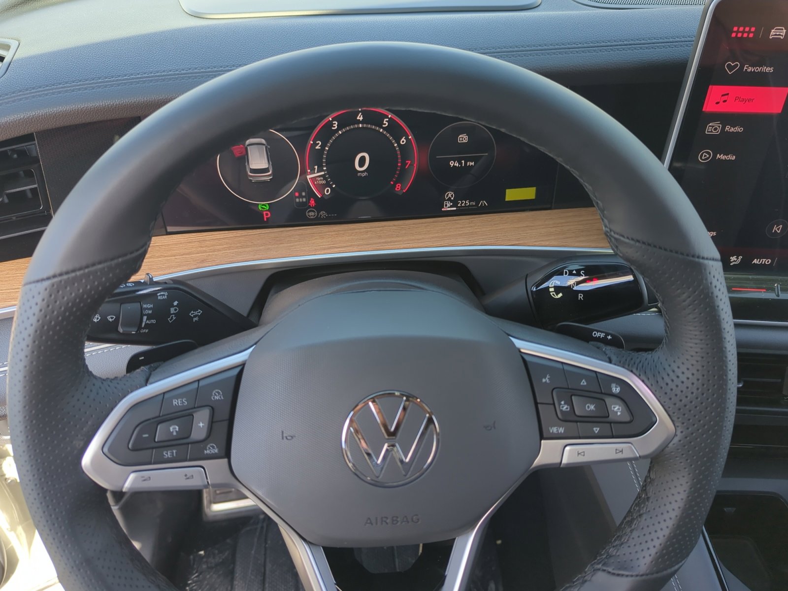 New 2026 Volkswagen Tiguan SEL R-Line image 9