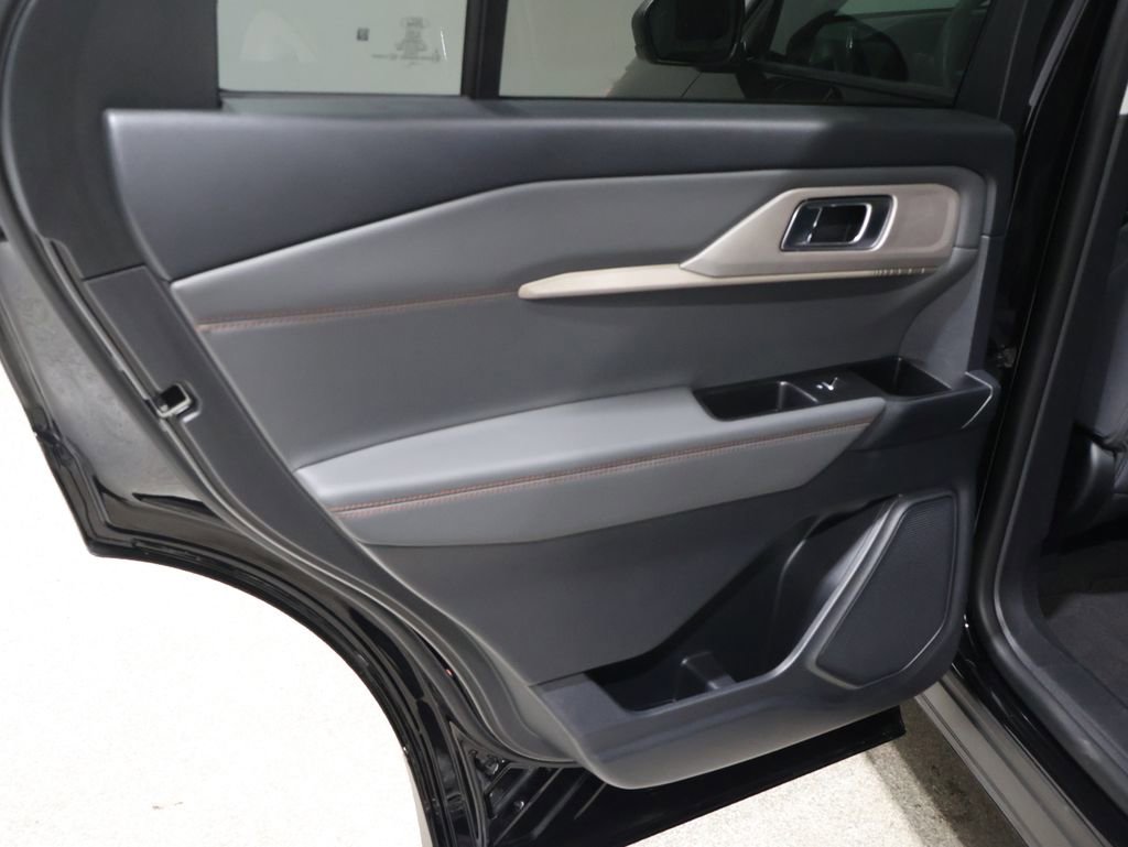 Used 2025 Ford Explorer Active image 18