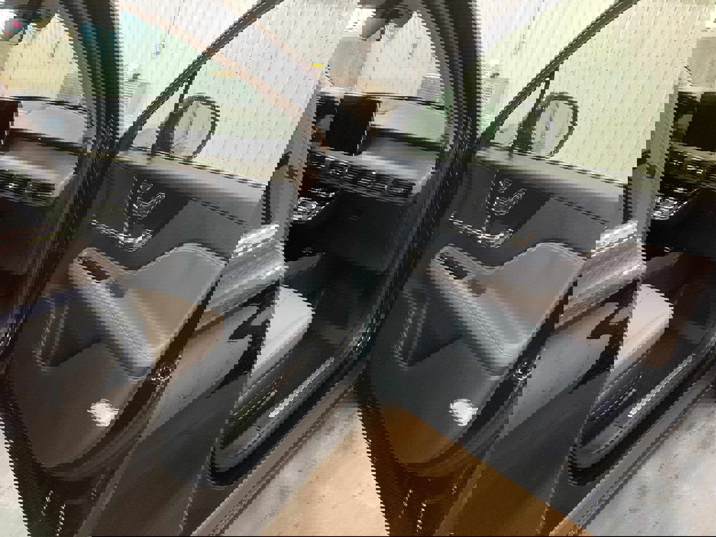 Used 2025 Lincoln Corsair AWD w/ Equipment Group 101A image 28