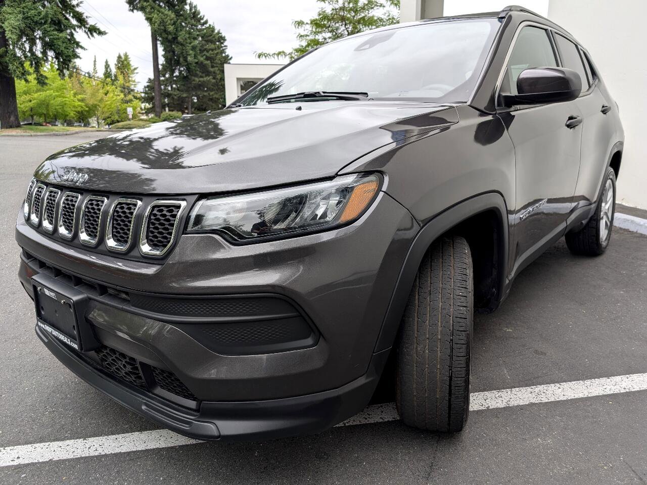 Used 2023 Jeep Compass Sport image 3