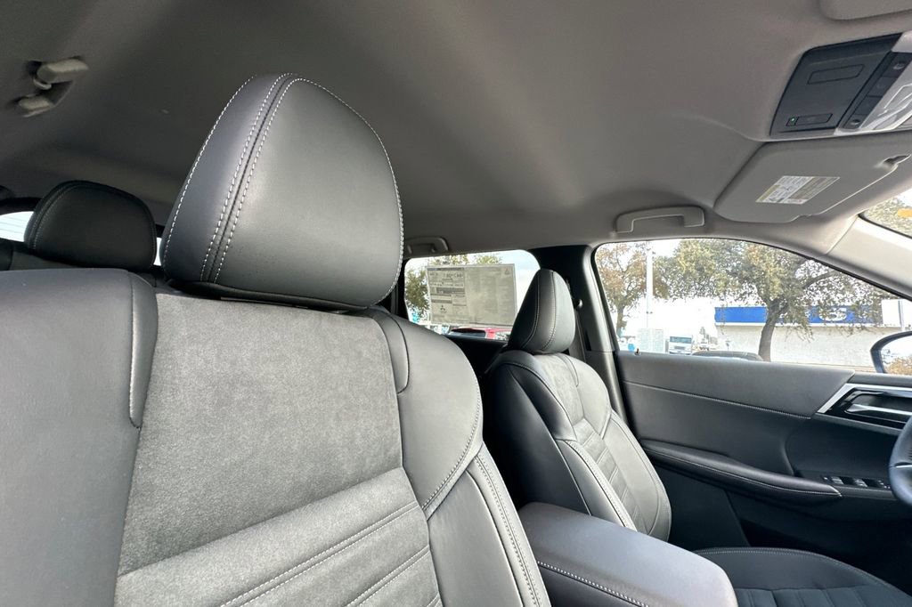 New 2025 Mitsubishi Outlander SE image 18