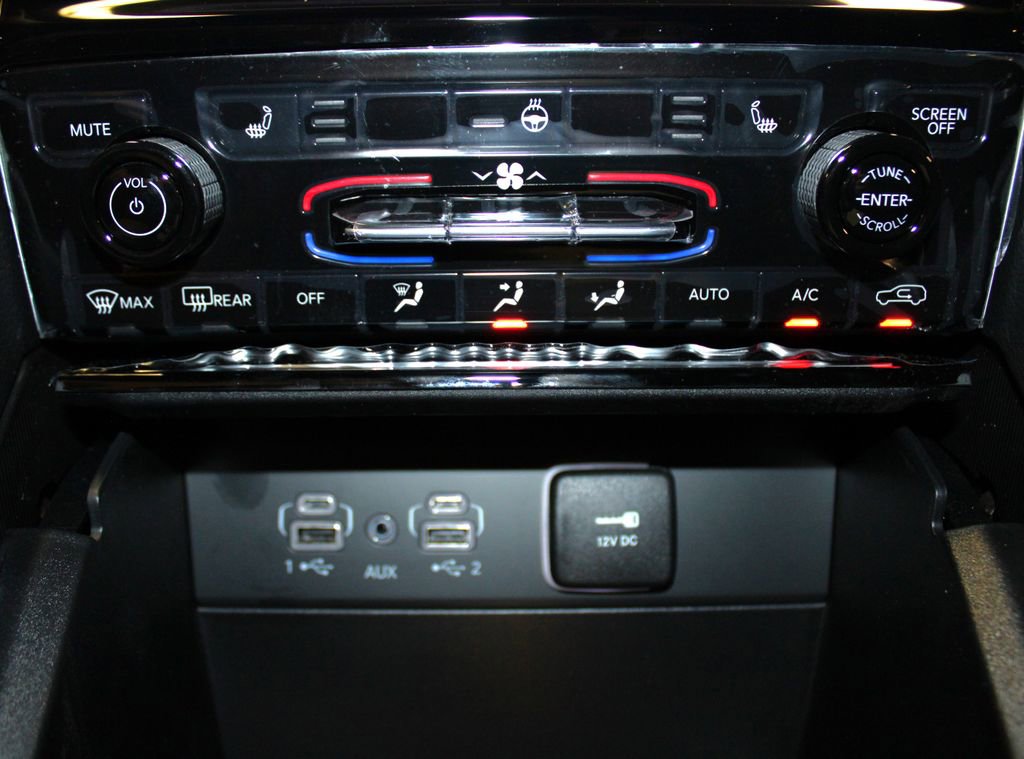 New 2025 Jeep Grand Cherokee L Limited w/ Black Appearance Package image 21